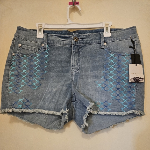 NWT Torrid shorts The Little Mermaid - Picture 1 of 7